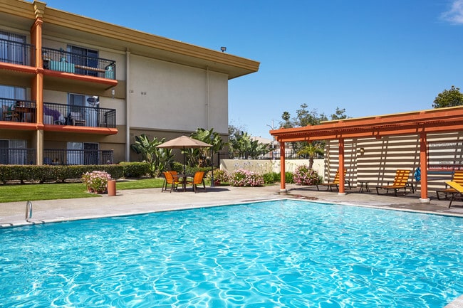 Building Photo - Crystal View Apartments