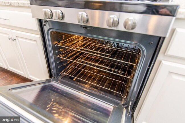 Building Photo - 614 Tuckahoe Creek Ct