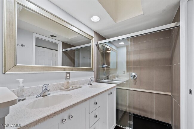 Building Photo - 14979 Rivers Edge Ct
