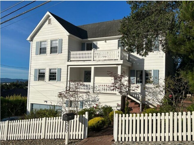 Primary Photo - 257 Highland Ave