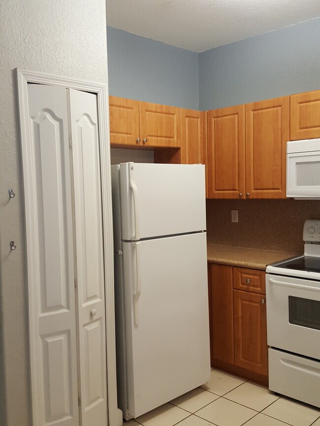 Building Photo - 1663 SE 27th Dr