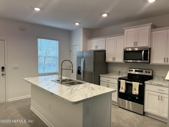 Building Photo - 8401 Retrograde Rd