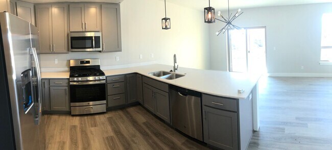 Building Photo - Modern Townhome, Centrally located.