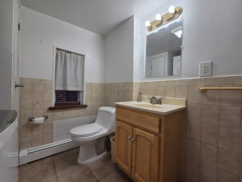 Building Photo - 509 Saint Pauls Ave