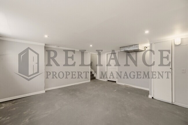 Building Photo - 111 N Clifton Ave