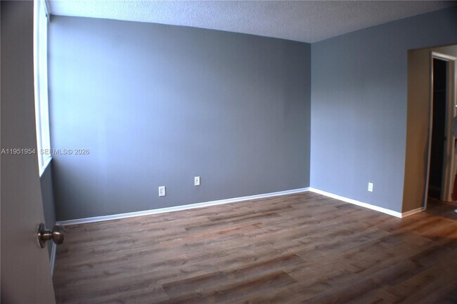 Building Photo - 9450 Live Oak Pl