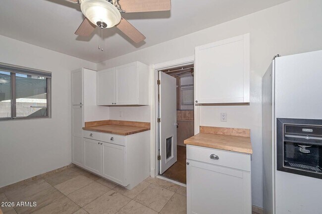 Building Photo - 6816 E Coronado Rd