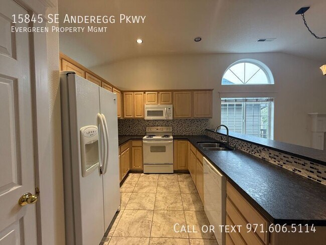 Building Photo - 15845 SE Anderegg Pkwy