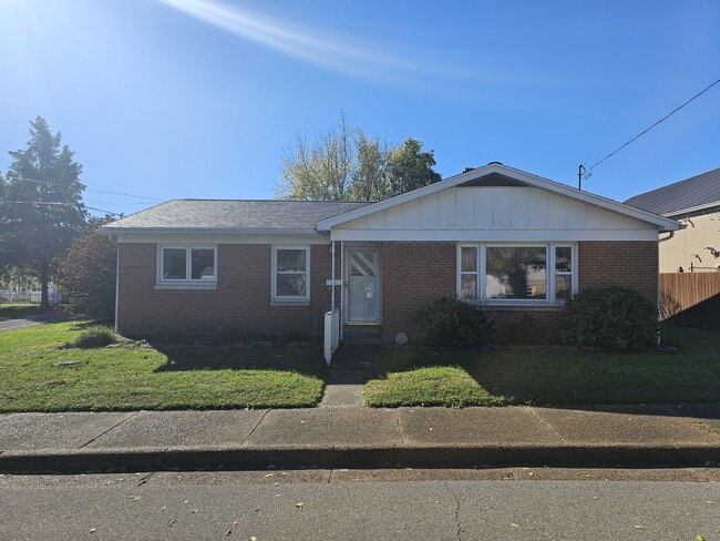 Primary Photo - 813 Lafayette St