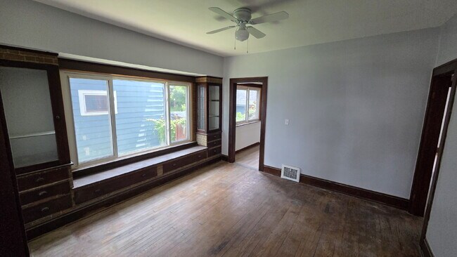 Building Photo - "2-Bedroom Duplex -avail now"