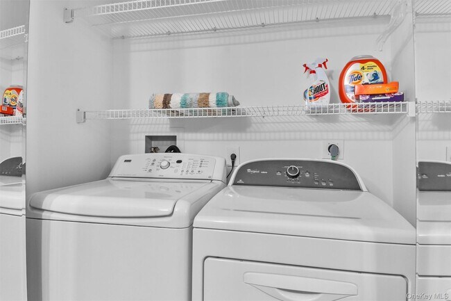 Building Photo - 164 Carriage Ct