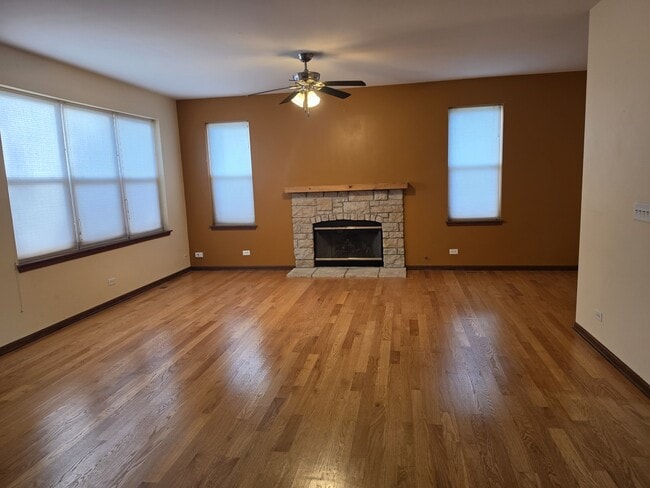 Building Photo - 2350 Fishhook Way