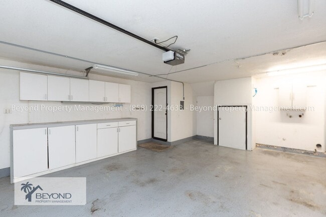 Building Photo - ***PET FRIENDLY*** 2 BED WITH DUAL PRIMARY...