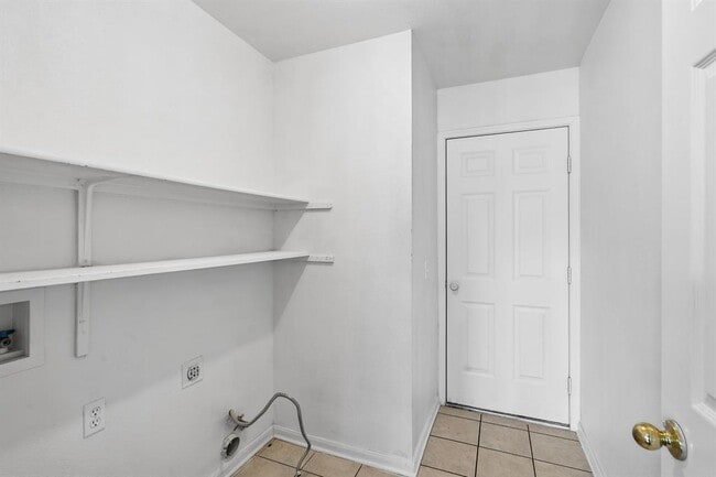 Building Photo - 100 Barberry Dr