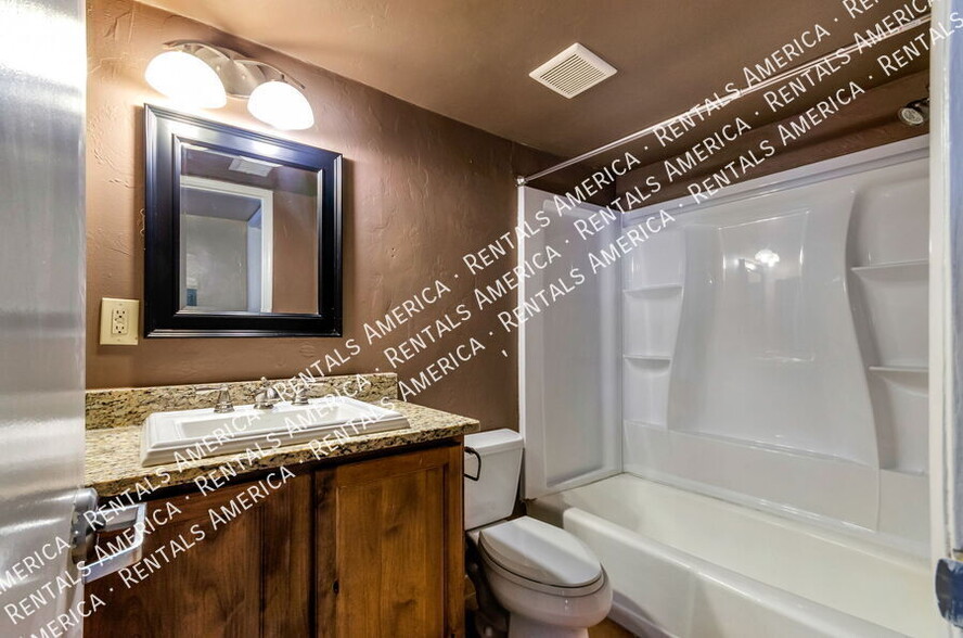 Building Photo - 55 N Cherry Ave