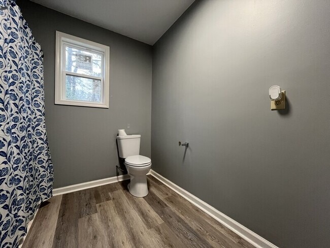 Building Photo - 1229 Jenkins St