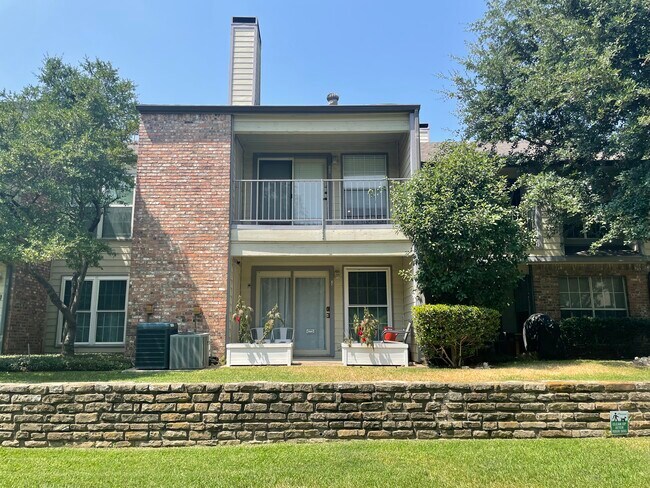 Building Photo - 2535 Wedglea Dr