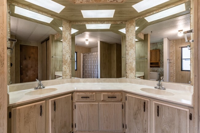 Building Photo - 58711 Louie Ct