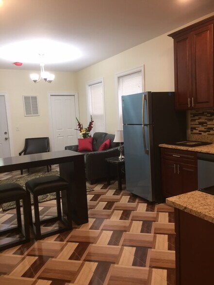 Building Photo - 44 Charles St