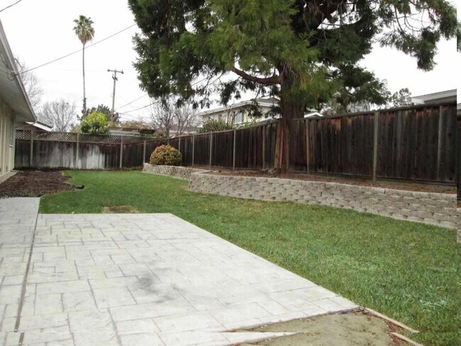 Building Photo - Spacious 4 bed 2 bath home in Fremont. Exc...