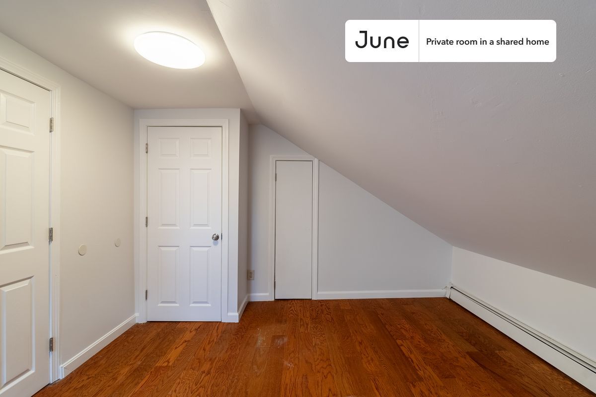 Building Photo - Room in Shared 4 bed/4 bath home