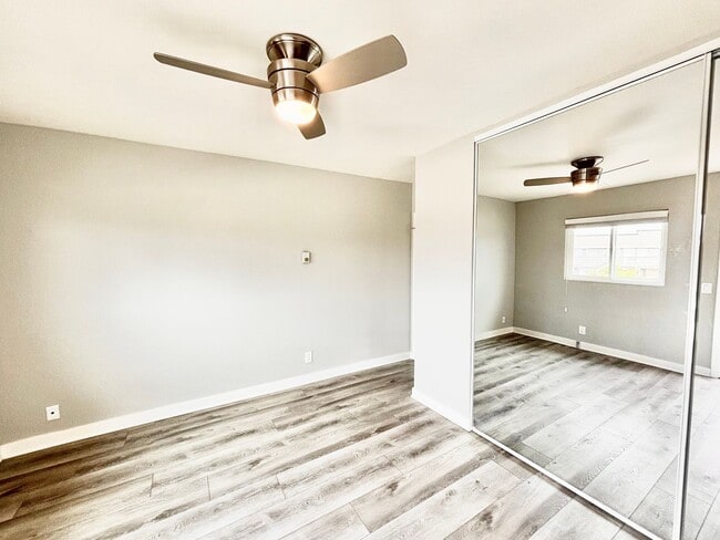 Building Photo - 258 E Surfside Dr