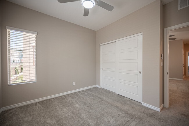 Building Photo - 600 N Carriage Hill Dr