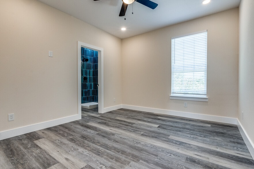 Building Photo - 511 N Davis Dr