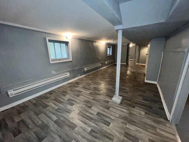 Building Photo - Freshly Renovated 5-Bedroom Home in South Chicago – Available Oct 15