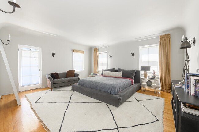 Building Photo - 148 S Orange Dr