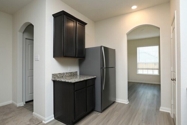 Building Photo - 569 Amberwood Pk Dr