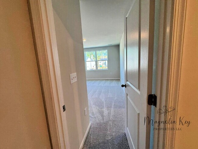 Building Photo - New 3 bed 2.5 bath Townhouse in Forestbrook