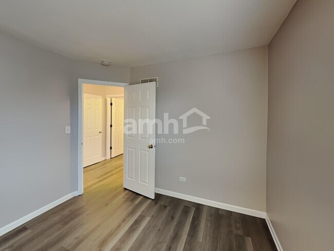 Building Photo - 2202 Henning Pl