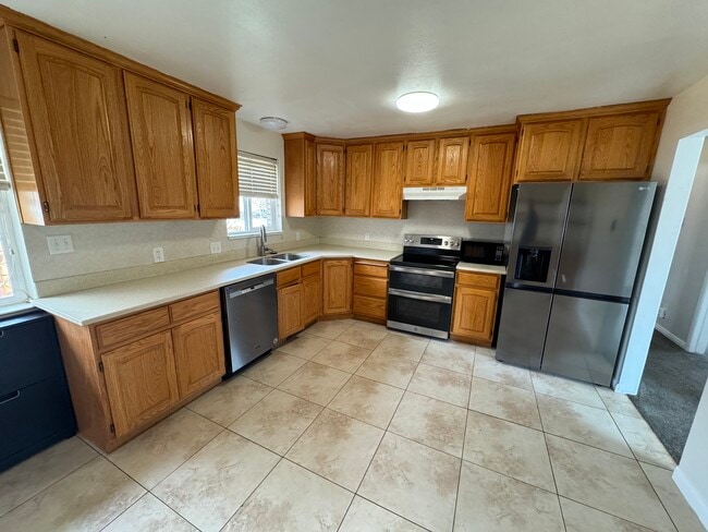 Building Photo - 891 N 300 W