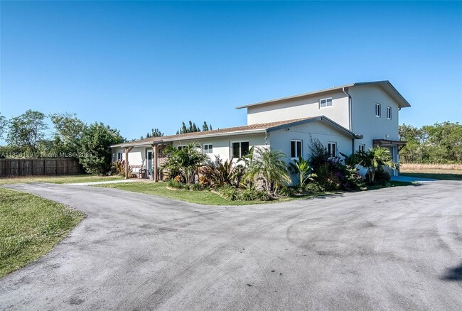 Building Photo - 19450 SW 125th Ave