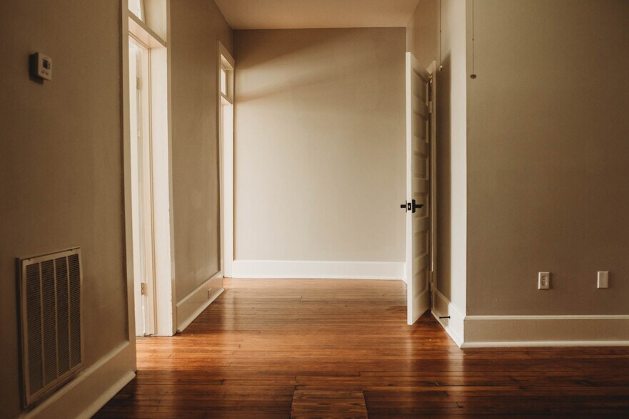 Building Photo - 529 Washington E St