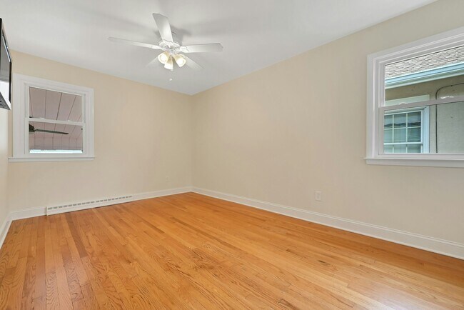 Building Photo - 126 Huber St