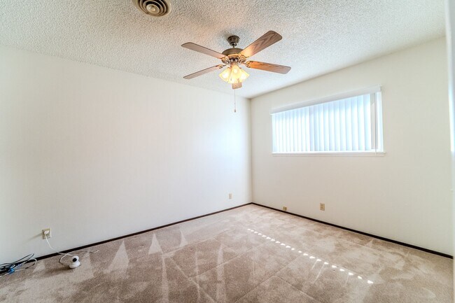 Building Photo - North Yuba City 3 bd 2 bath Home