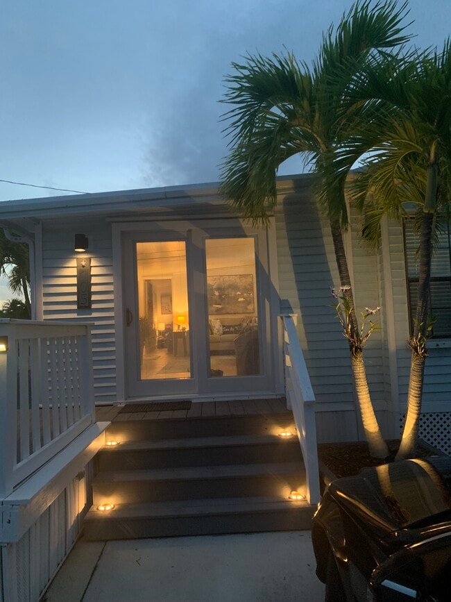 Building Photo - 55 Boca Chica Rd