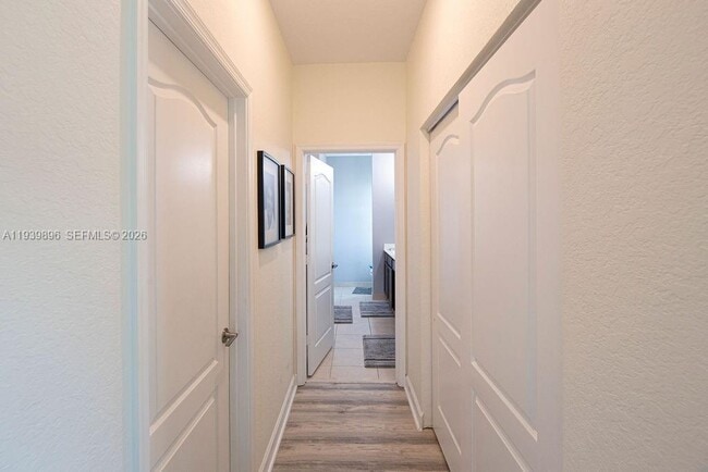 Building Photo - 8175 NW Greenbank Cir