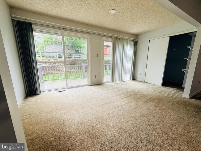 Building Photo - 835 Chanticleer
