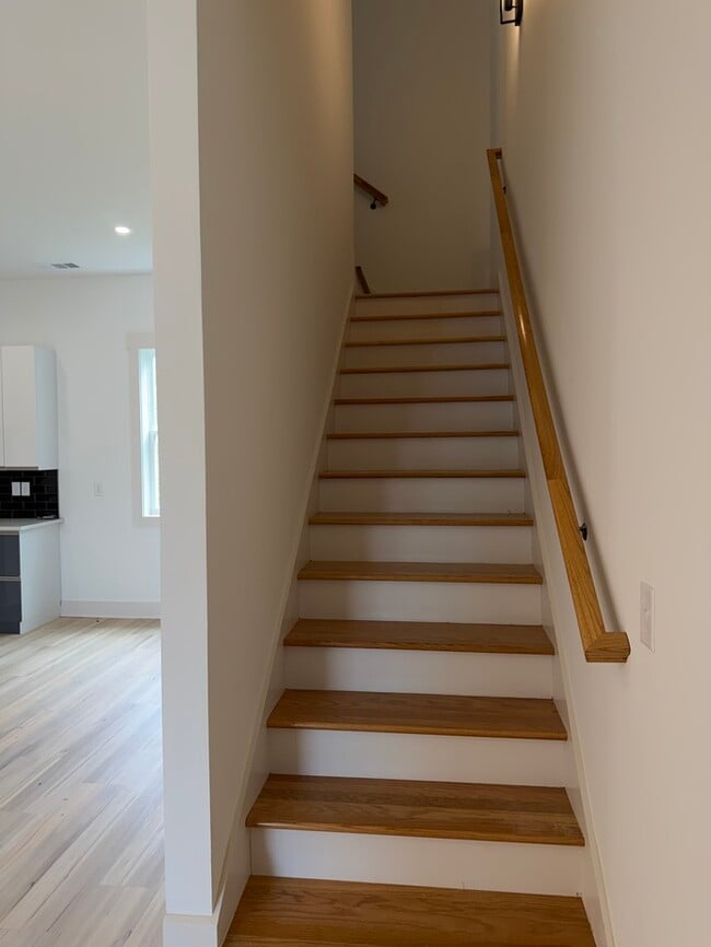 Building Photo - Unit D