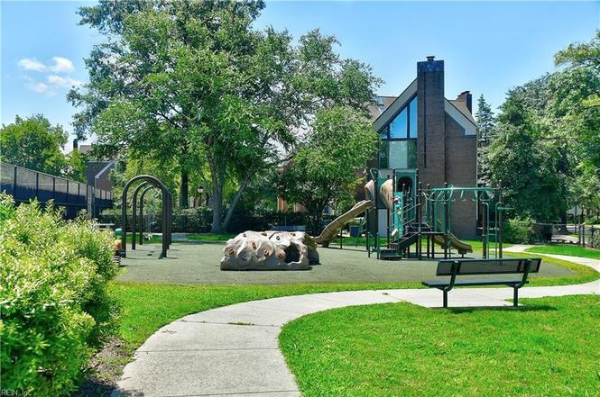 Building Photo - 817 Botetourt Gdns