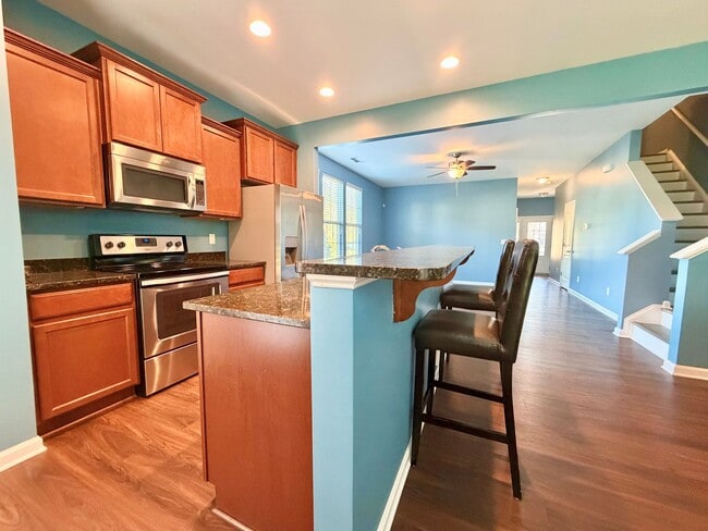 Building Photo - Updated 3BR Townhome | Community Pool, Gym, Pickleball, & Tennis Courts | Easy RTP Access