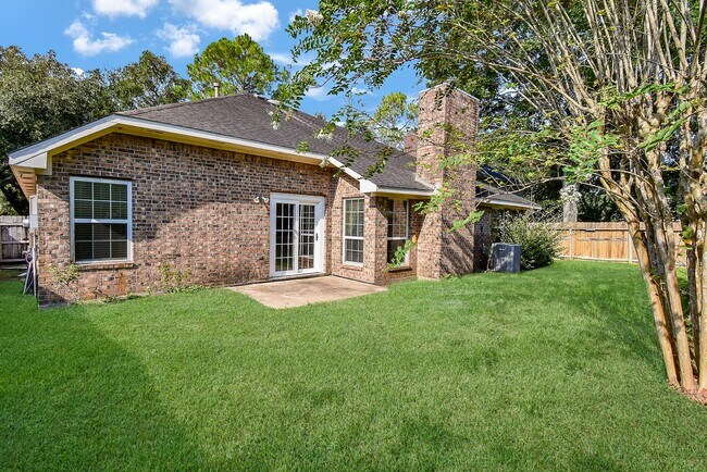 Building Photo - 807 Hyacinth Pl