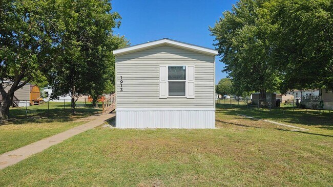 Building Photo - 1912 E Campus St