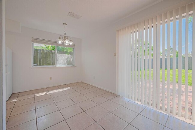 Building Photo - 719 Ramada Dr