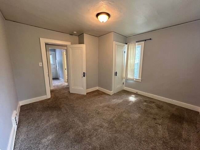 Building Photo - Adorable Three Bedroom Home with Central Air!