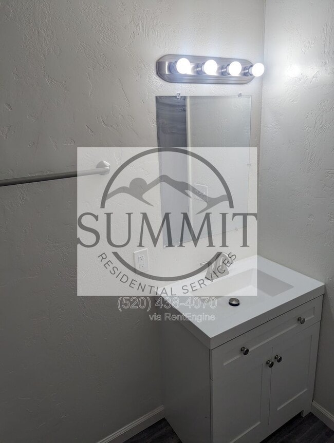 Building Photo - 272 E Calle Arizona