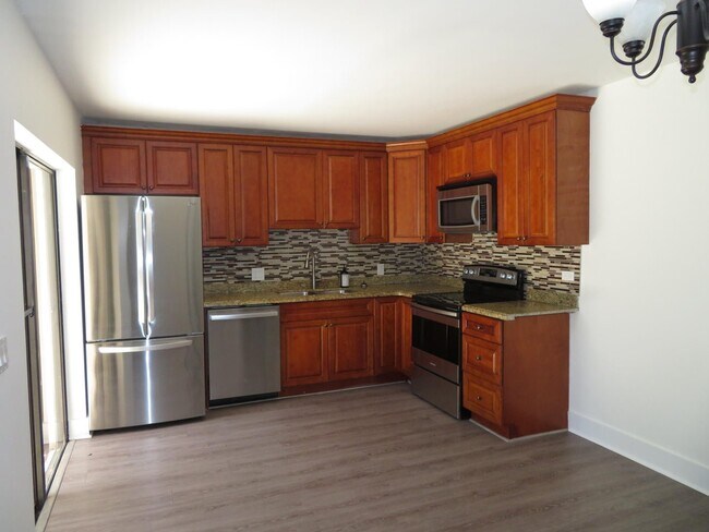Building Photo - 1700 Embassy Dr